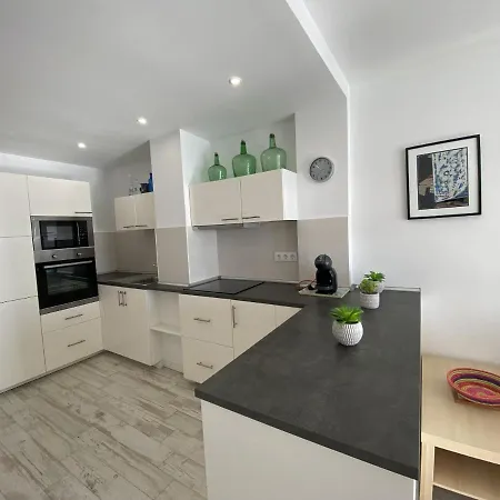 Europa 69 Apartment *